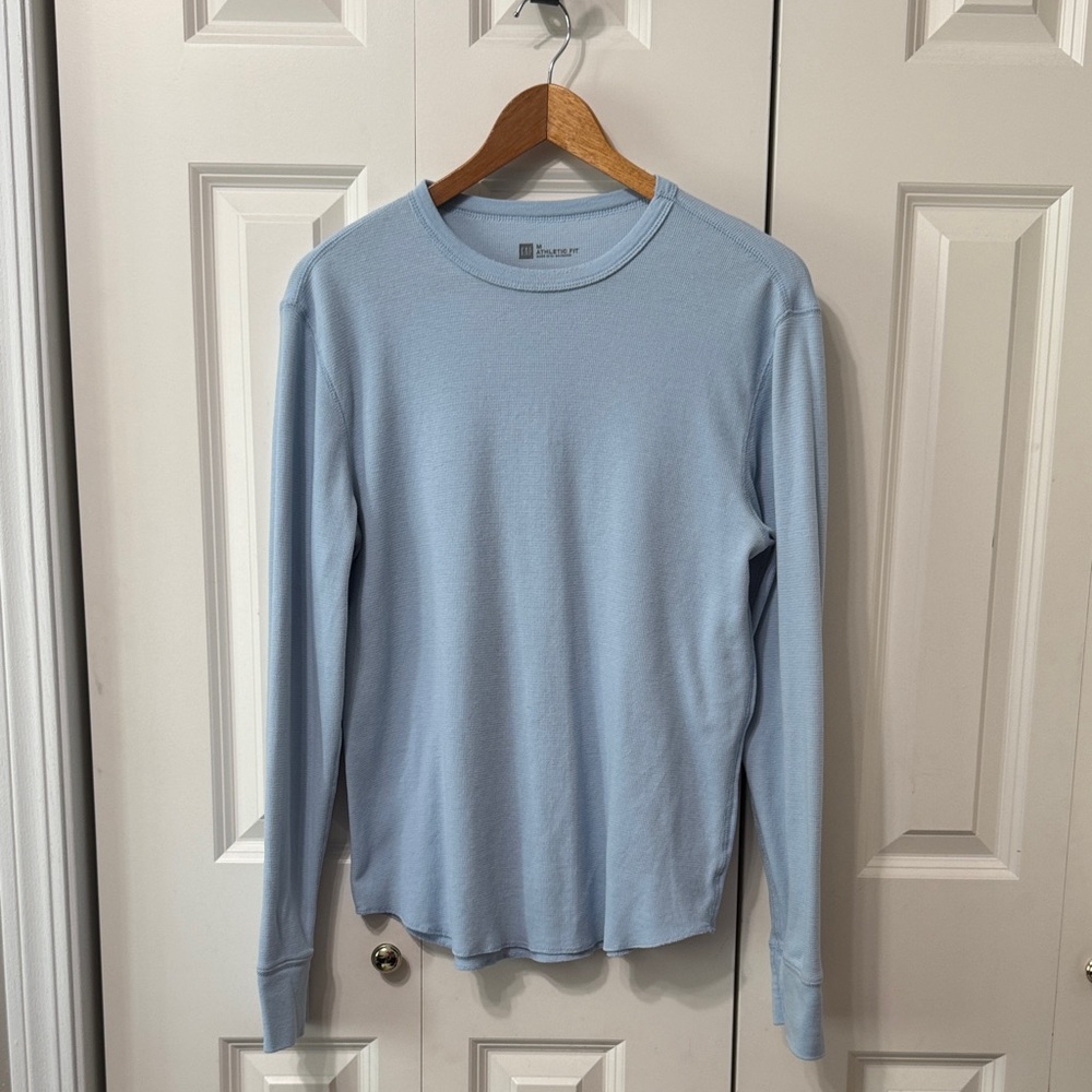 GAP Men's Athletic Fit Sky Blue Long Sleeve Tee